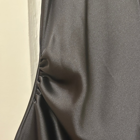 Elegant Black Dress - Picture 6 of 8